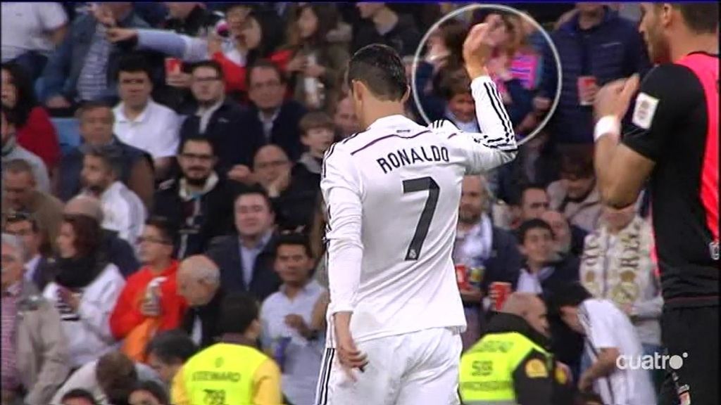 La megafonía del Bernabéu da el gol a Cristiano… pero el delantero lo niega