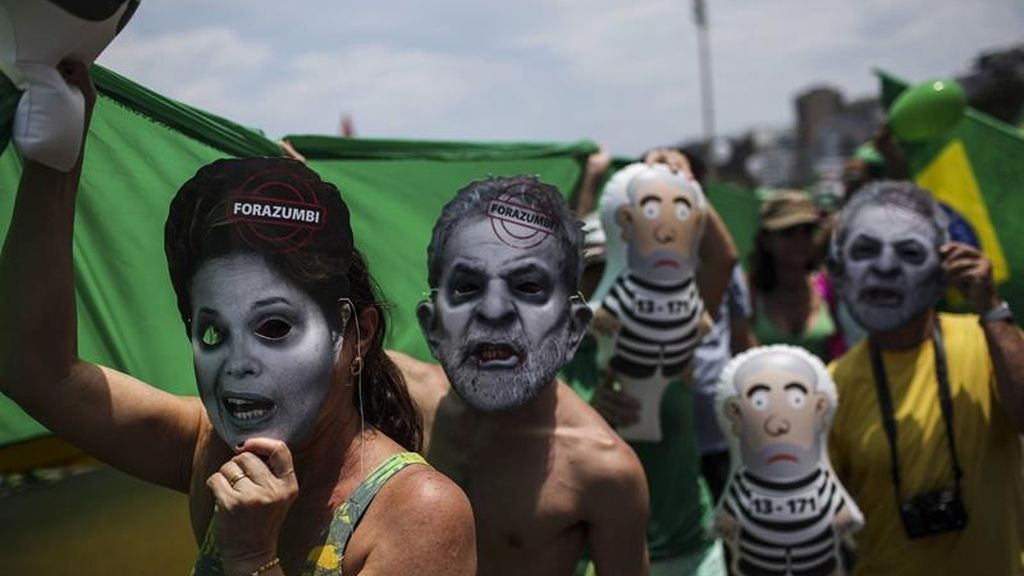 Miles de brasileños protestan contra la gestión de Dilma Rousseff
