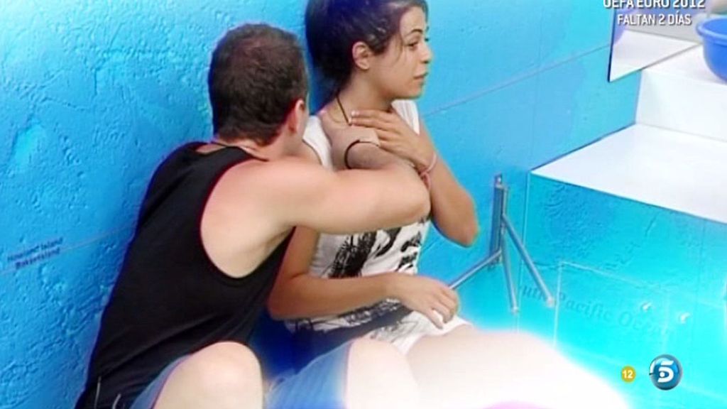 La concursante le sigue el juego