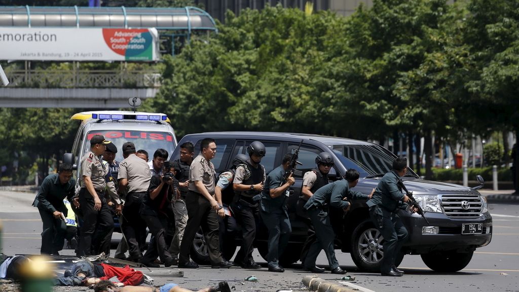 Estado de emergencia en Yakarta por varios ataques terroristas