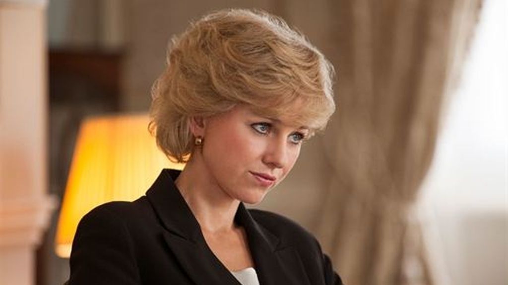 Naomi Watts como Lady Di Naomi Watts como Lady Di