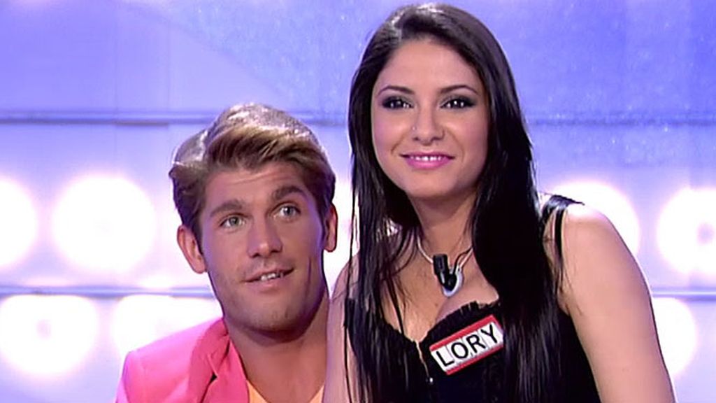 Jackie, pasa del regazo de una pretendienta al de Rafa Mora y acaba en el de Miriam