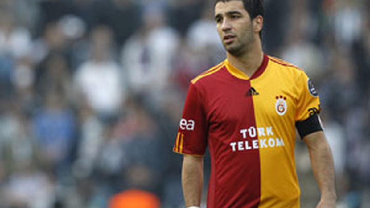 Arda Turan en un partido con el Galatasaray. Foto: Reuters