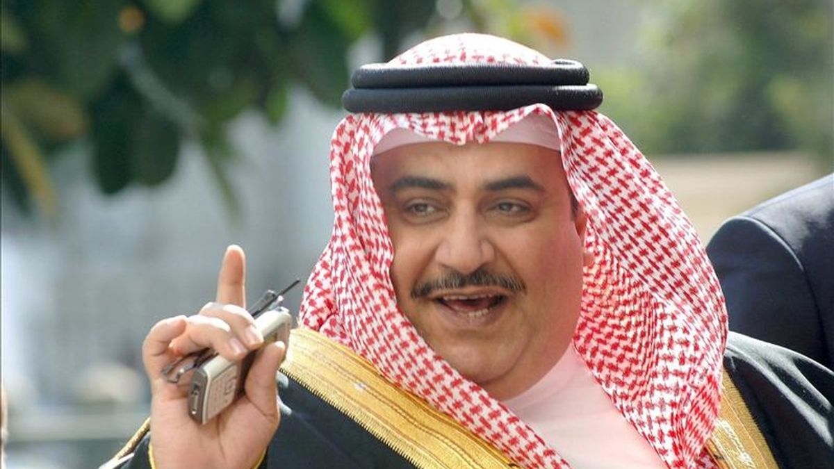 El ministro de Exteriores bareiní, jeque Jaled bin Ahmed al Jalifa, aseguró hoy en Dubái que las tropas del Consejo de Cooperación del golfo Pérsico (CCG) presentes en Baréin no se marcharán hasta que acaben "las amenazas extranjeras". EFE/Archivo