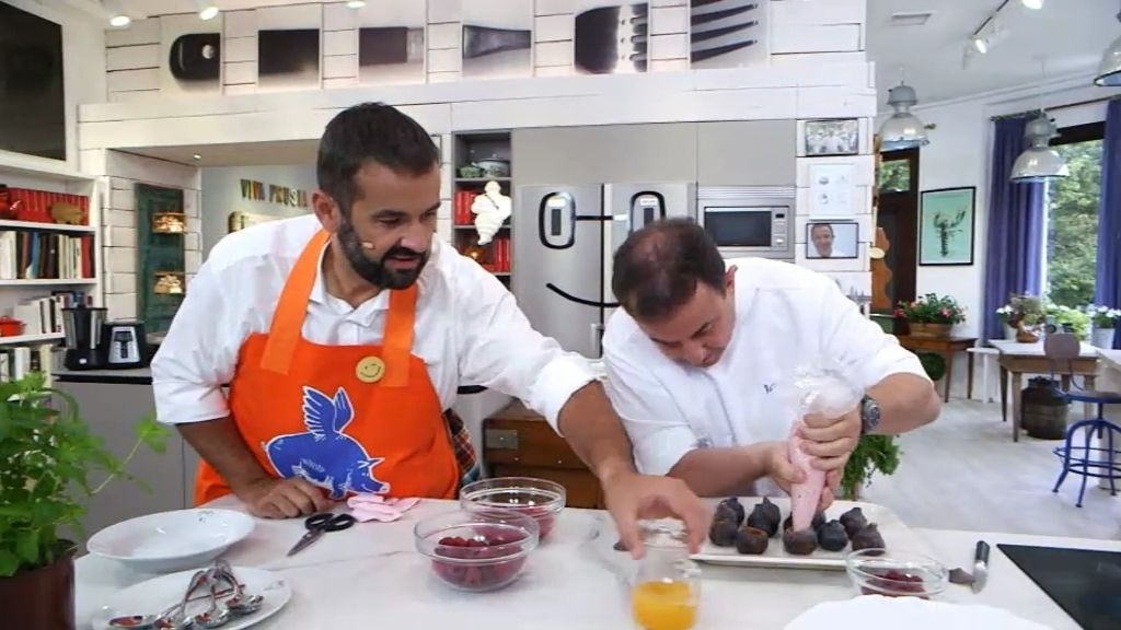 Martín Berasategui prepara unos higos rellenos "fáciles" en 'Robin Food'