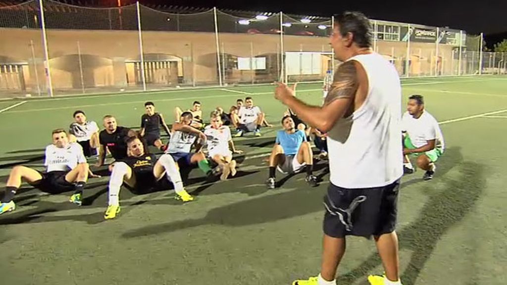 Joaquín organiza un partido de fútbol contra el racismo: Gitanos contra latinos