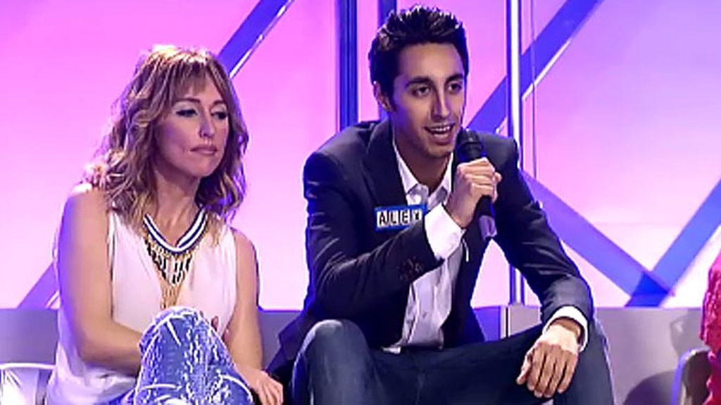 Alex canta para Jenny en el plató de ‘MyH’ Alex canta para Jenny en el plató de ‘MyH’