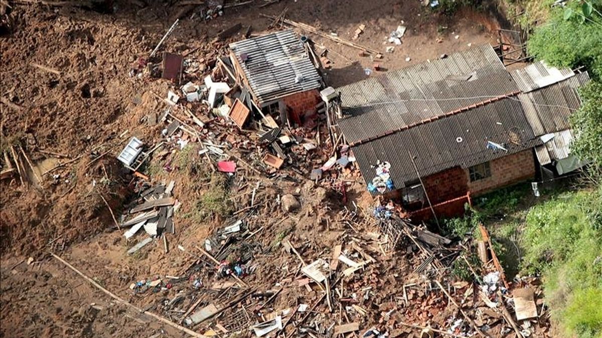 De acuerdo con el último boletín de la Defensa Civil fluminense, un total de 12.293 personas han perdido sus casas a causa de los deslizamientos de tierras y las inundaciones. EFE/Archivo