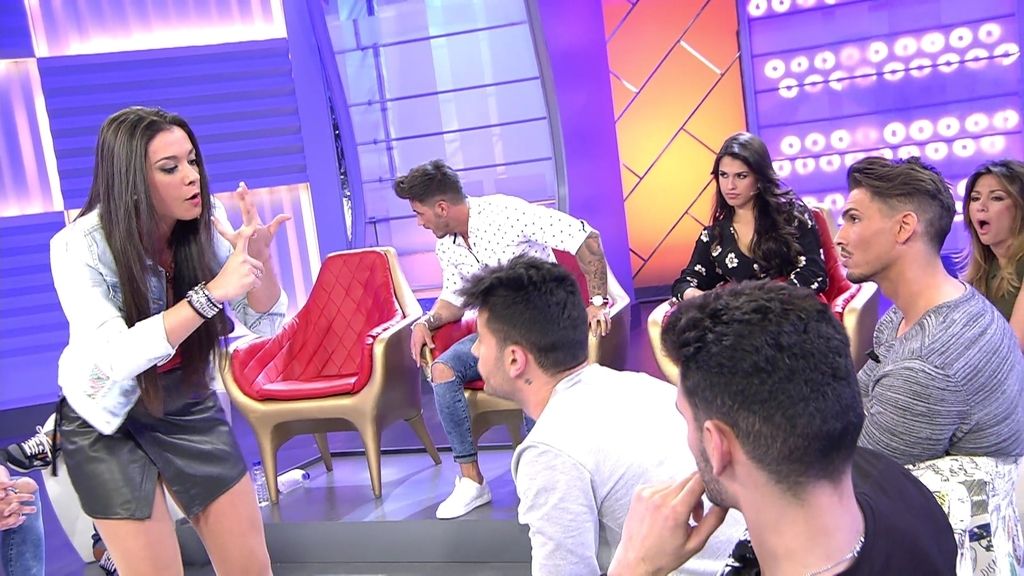 Ángel se rompe y sale llorando del plató
