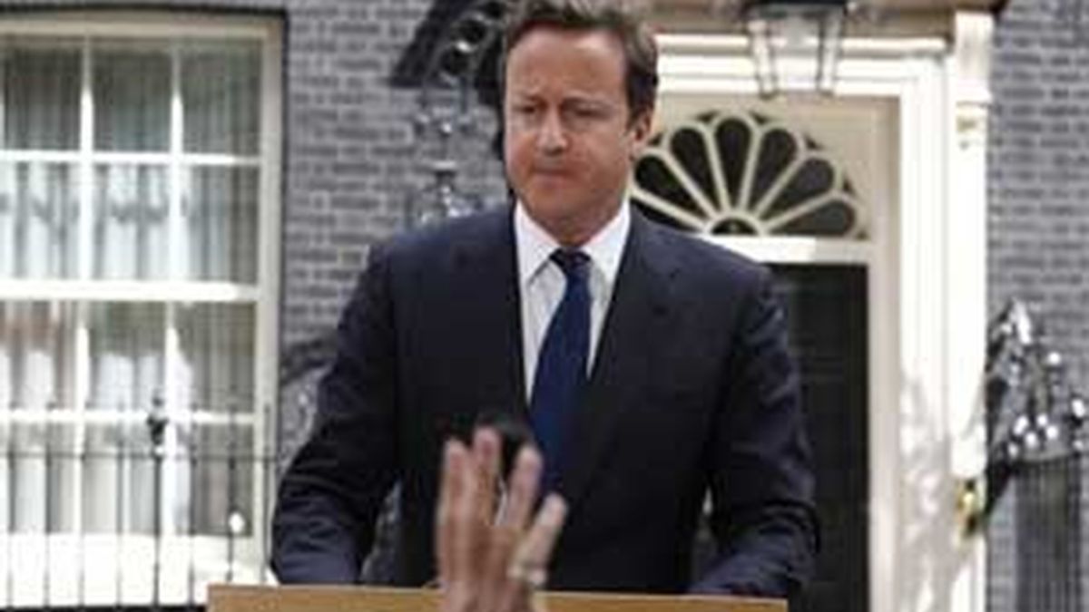 Cameron ha vuelto a comparecer tras una reunión de urgencia en Downing Street. VIDEO: Atlas