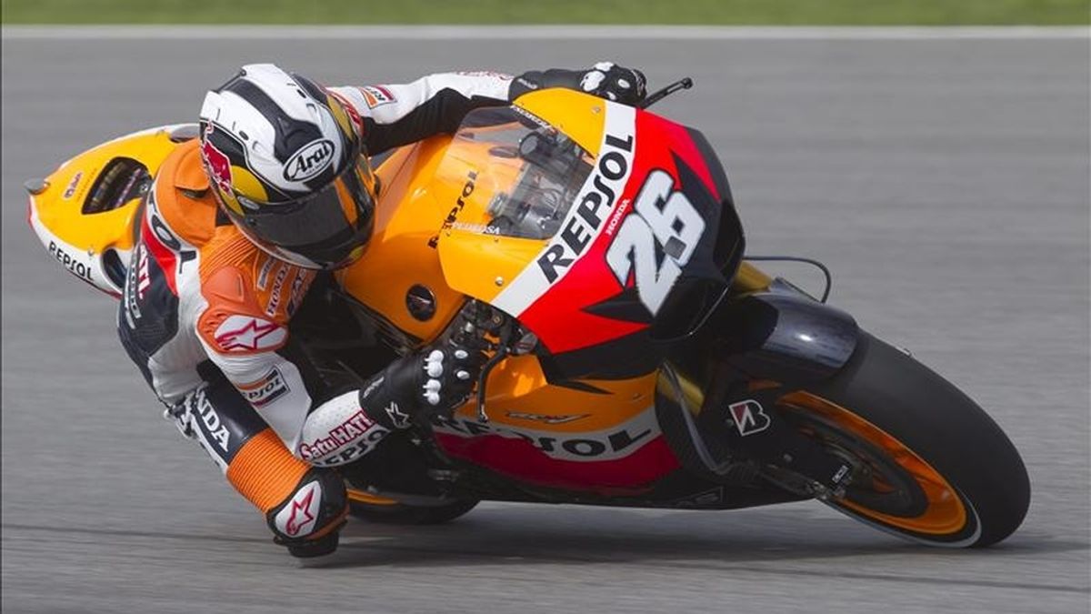 El piloto español de MotoGP Dani Pedrosa, de Honda, participa ayer en un entrenamiento de pretemporada en el circuito de Sepang (Malasia). EFE