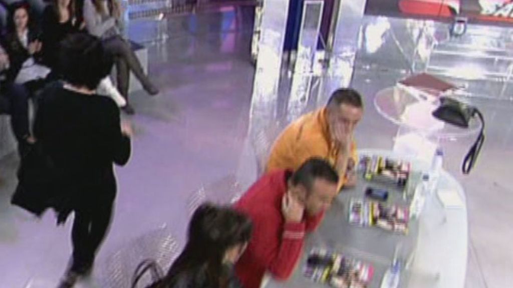 Le ha dado un tirón en la primera vuelta y no ha podido cumplir la pena
