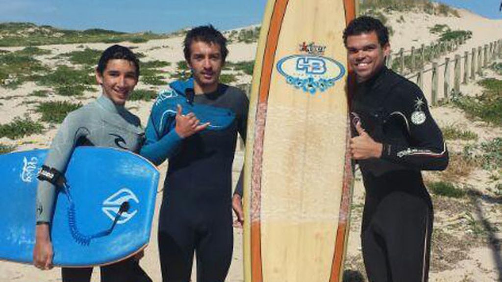 Pepe se relaja con el surf