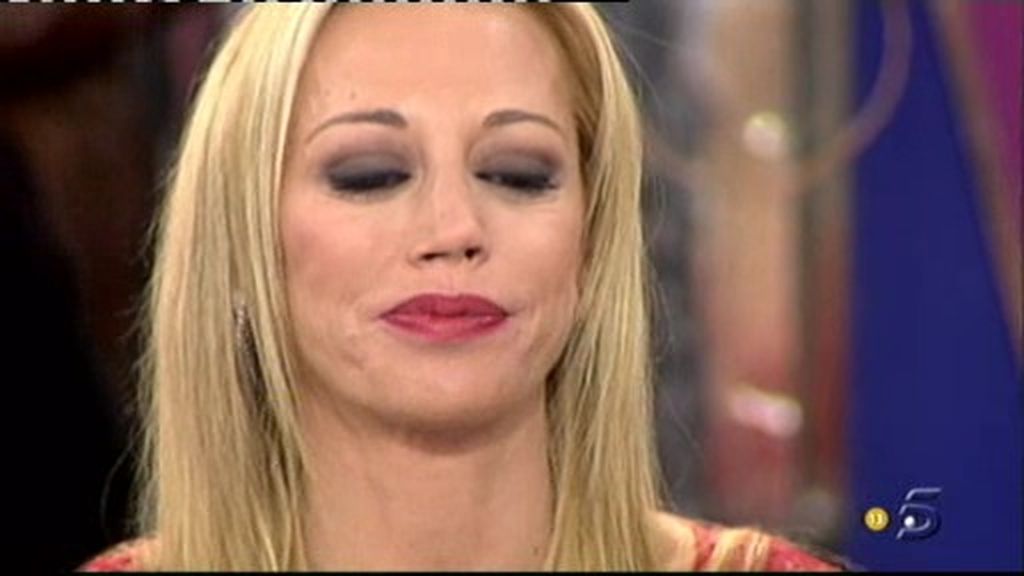 Blén Esteban y Jorge Javíer Vázquez se funden en un abrazo para despejar las dudas sobre su enfrentamiento