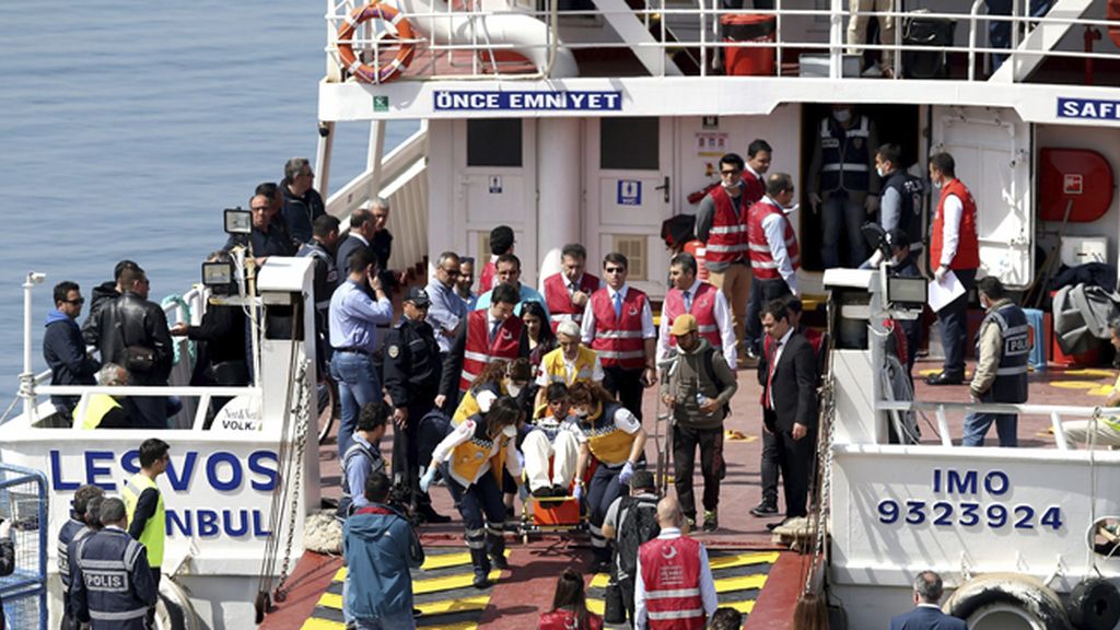 Llegan a Turquía los primeros refugiados deportados