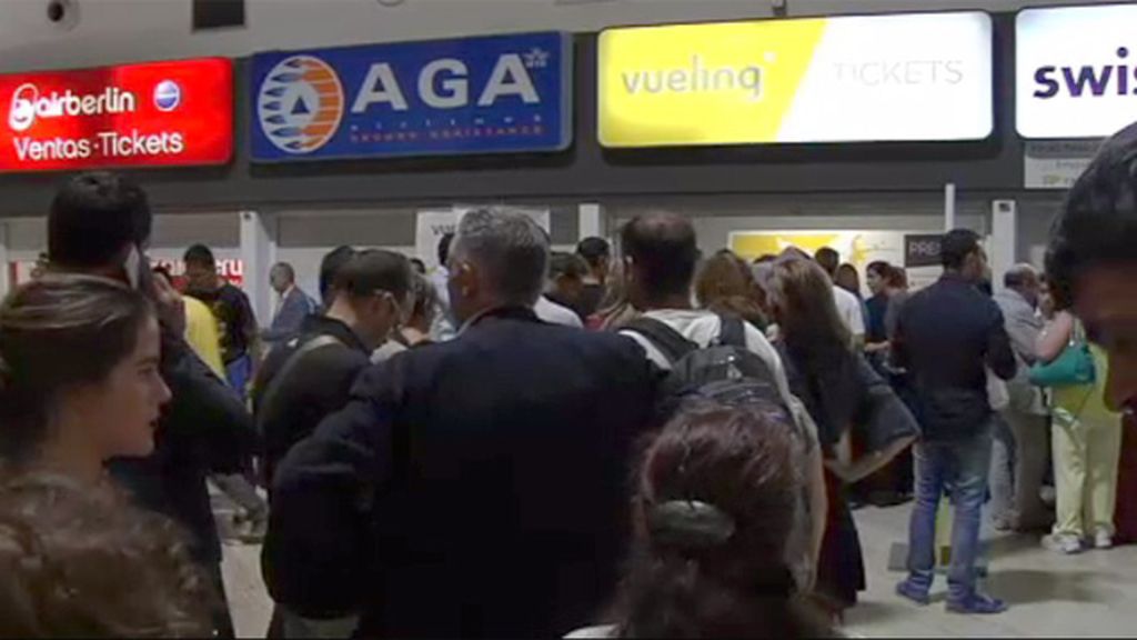 Caos en el aeropuerto de Sevilla por una huelga del personal de tierra de Iberia