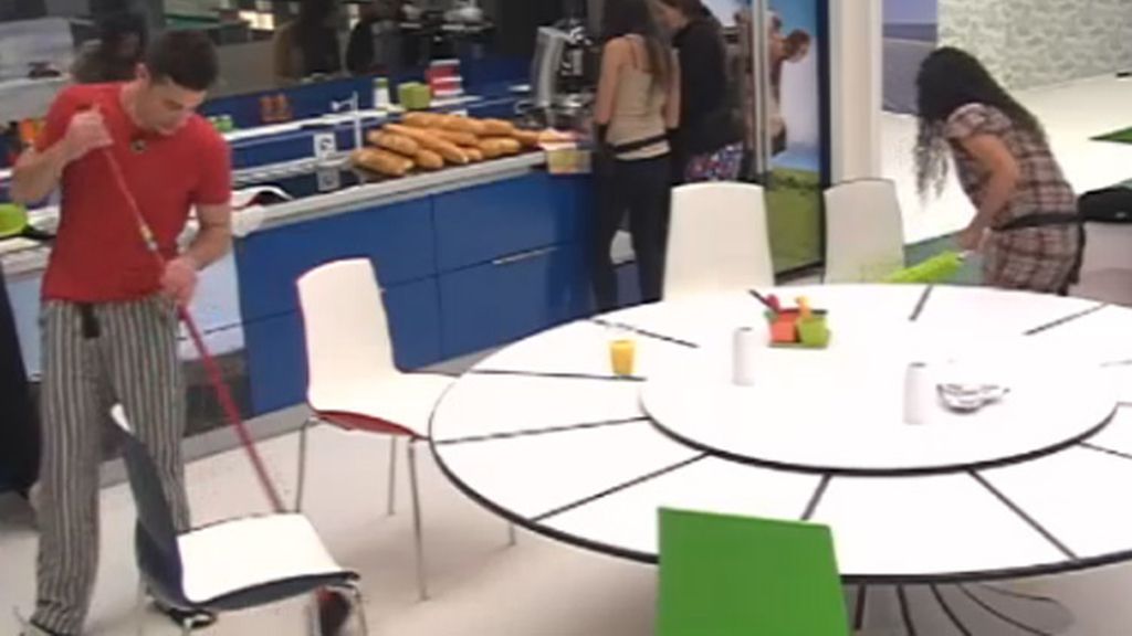 A vueltas con la cafetera y primeras "conspiraciones"