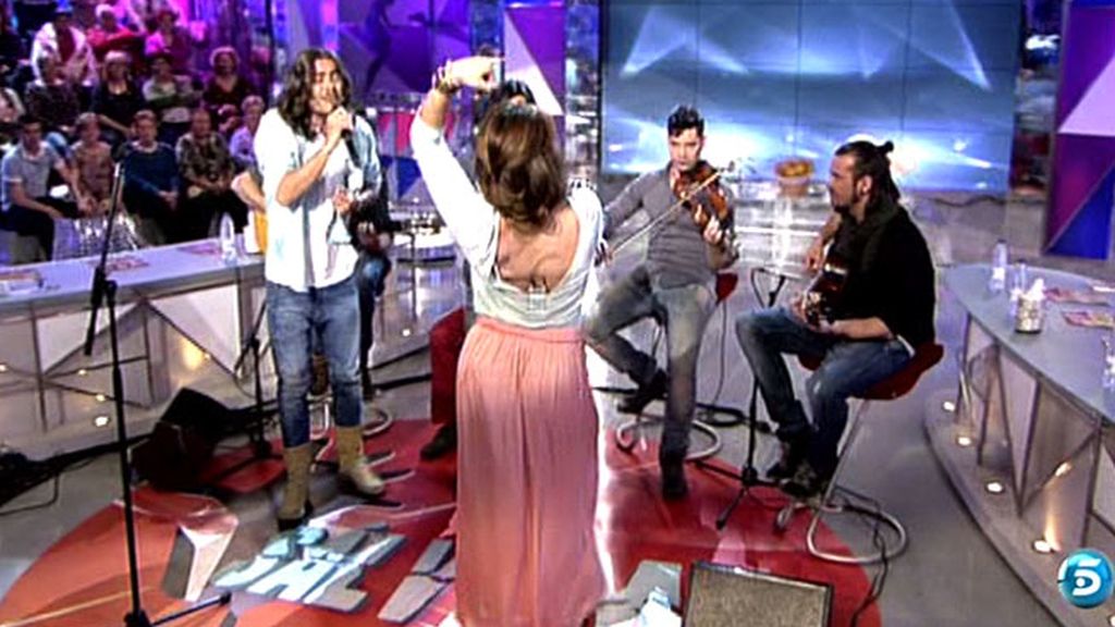 Raquel Bollo baila con Macarines