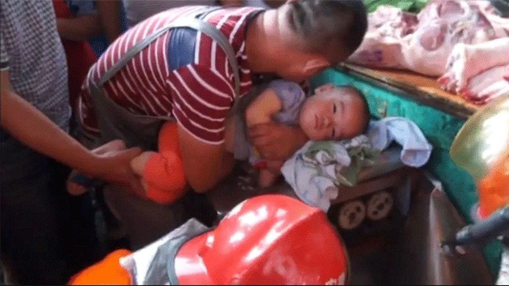 Un niño de dos años se queda atrapado en una picadora de carne en China