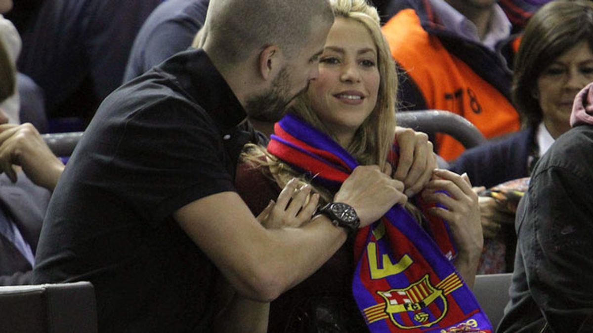 Shakira y Piqué, apoyando al Barça