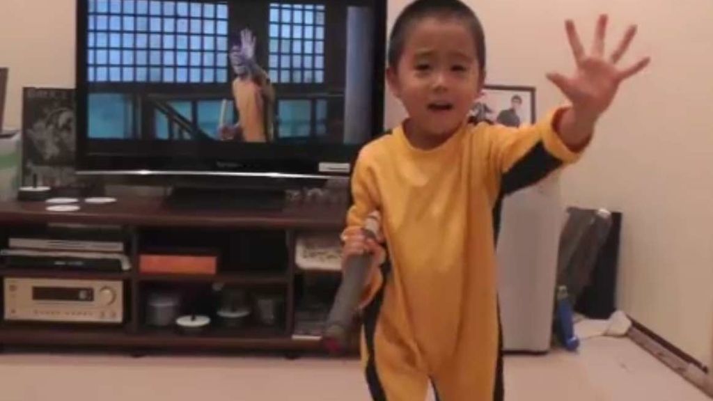 Un niño de cuatro años arrasa en la Red con su imitación de Bruce Lee