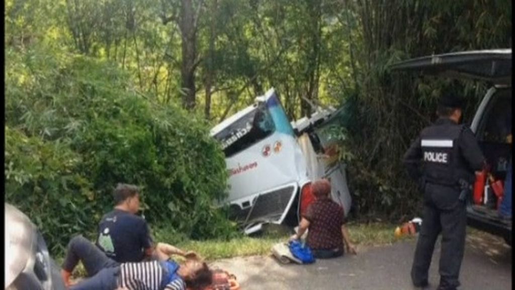 Trece personas mueren en un accidente de autobús en Tailandia