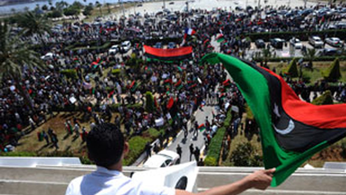 El hijo del líder libio ha advertido de que la salida de su padre "no cambiaría nada". Vídeo: Informativos Telecinco