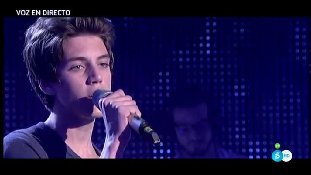 Roger, finalista de 'La voz kids', interpreta 'Chasing cars', en '¡QTTF!'