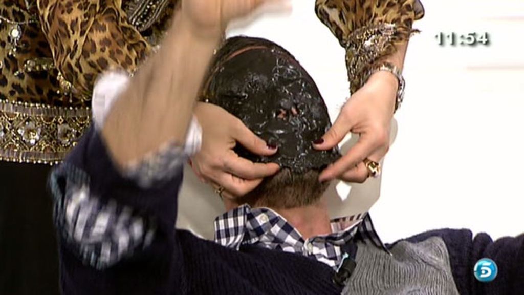 Ana Rosa Quintana y Cristina Tárrega le han puesto una mascarilla