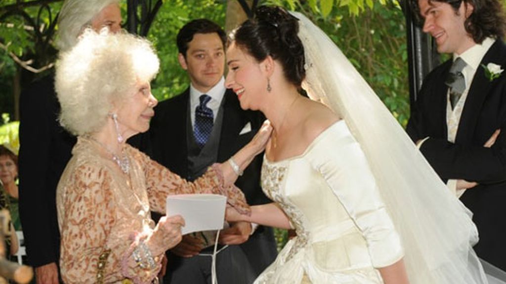 La Duquesa, feliz en la boda de su nieto