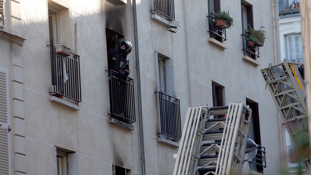 Ocho muertos por un incendio en un bloque de viviendas en París