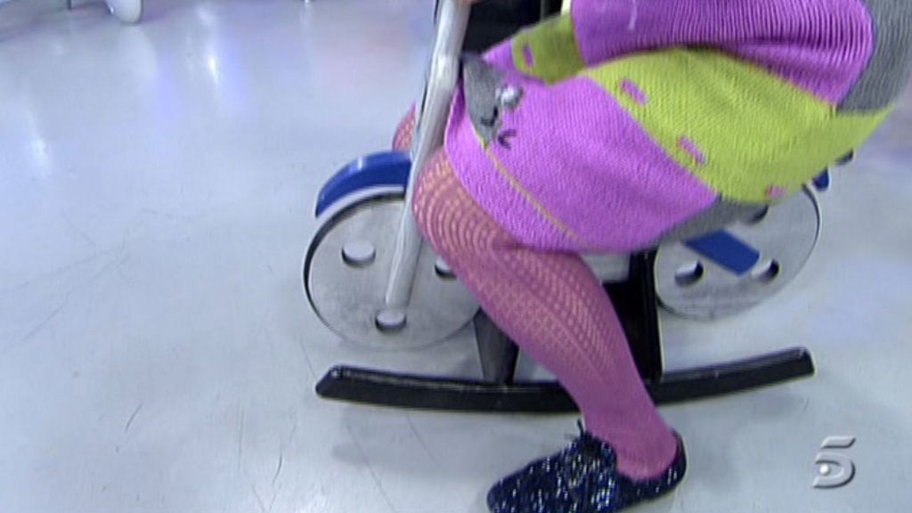 La periodista cambia la silla por la mini-bici