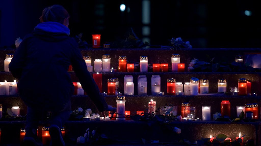 Dolor y vigilia por las víctimas del avión de Germanwings