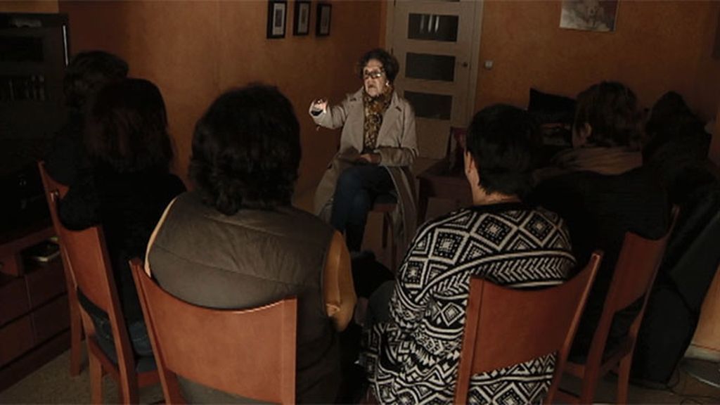 Paloma Navarrete regresa a una comunidad en Sevilla donde suceden fenómenos