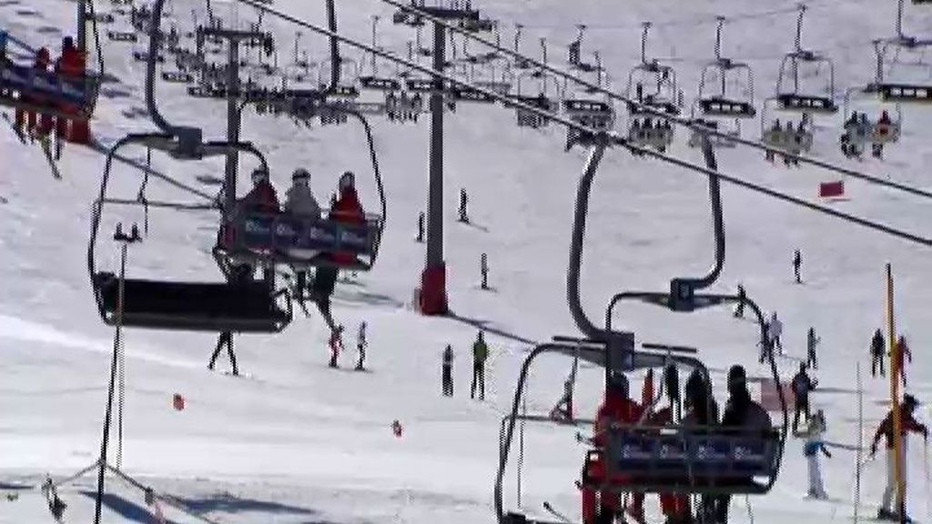 Diez mil esquiadores al día disfrutan en Sierra Nevada