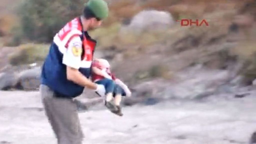 Tres niños mueren ahogados tratando de alcanzar las costas de Grecia