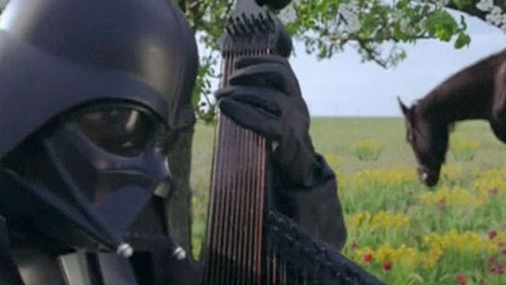 Darth Vader, el candidato del Partido de Internet en Ucrania hace campaña