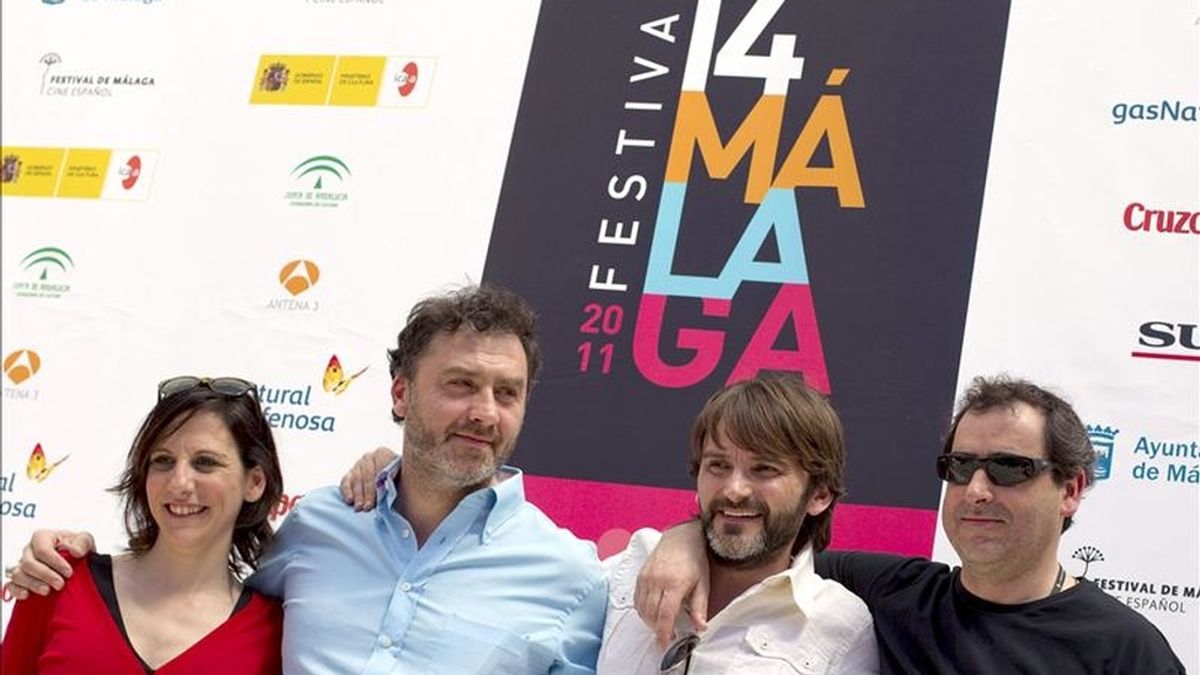 El cineasta Max Lemcke (2i) y los actores Malena Alterio (i), Fernando Tejero (2d) y Jorge Bosch posan durante el photocall de la presentación de la película "Cinco metros cuadrados", dentro de la XIV edición del Festival de Cine Español de Málaga. EFE