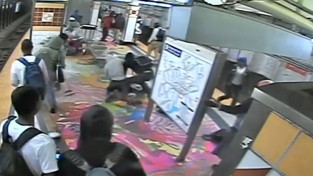 Brutal ataque a dos estudiantes en una estación de metro en Filadelfia
