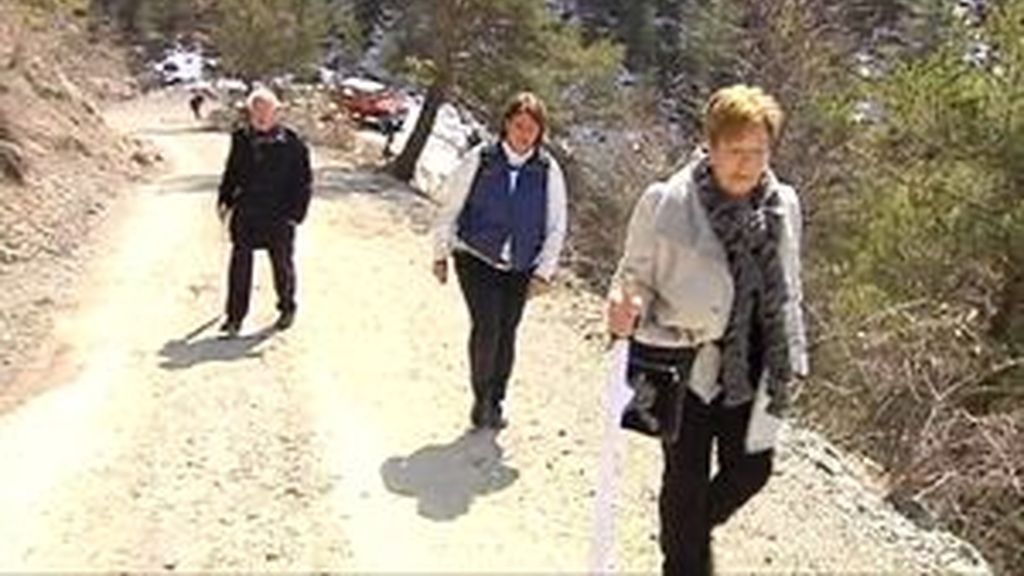 Familiares de las víctimas de Germanwings suben a donde se estrelló el avión