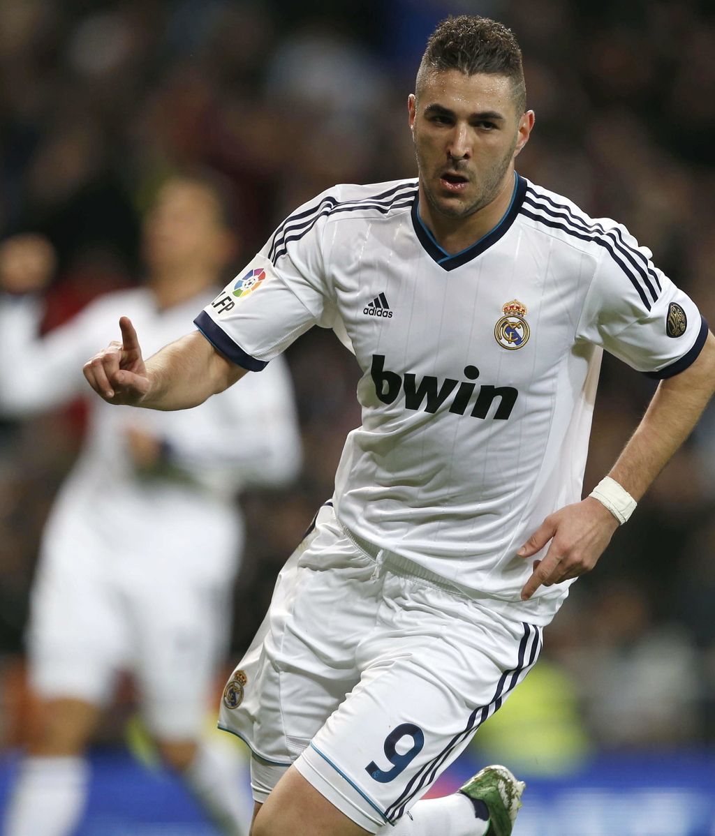 El delantero francés del Real Madrid Karim Benzema celebra el gol ante el Valencia en la Copa del Rey El delantero francés del Real Madrid Karim Benzema celebra el gol ante el Valencia en la Copa del Rey