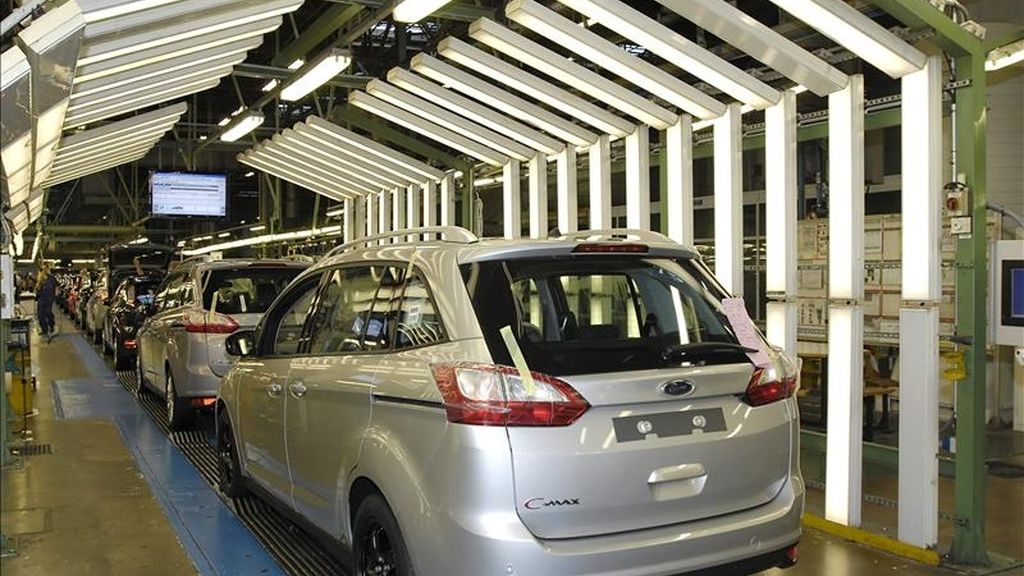 Fabricación del Ford C-Max en la planta de Almussafes. EFE/Archivo