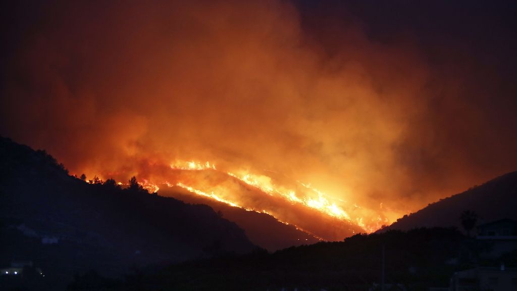 Continúa descontrolado el incendio de La Vall D'Ebo y Pego