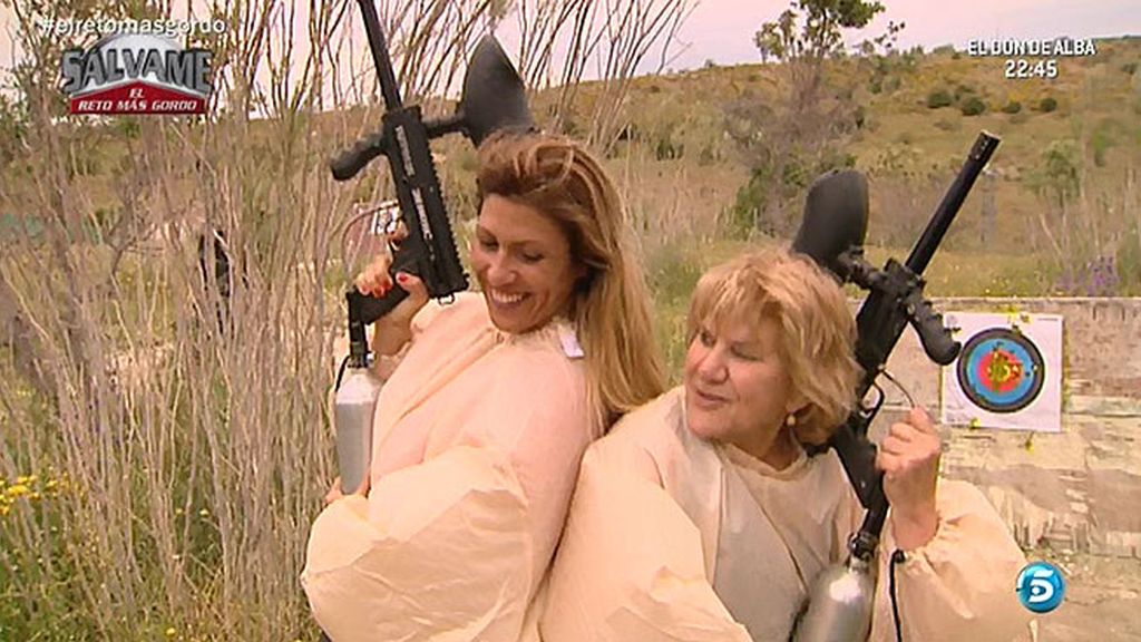 Carmen Bazán y Melu disfrutan del agua (y de las peleas)