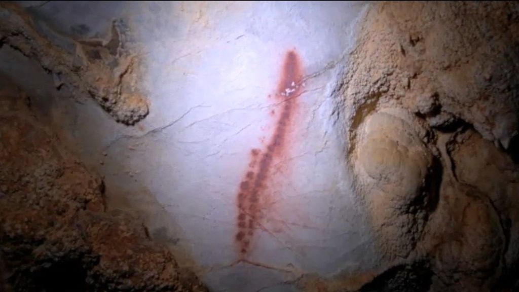 Hallan pinturas rupestres anteriores a Altamira en una cueva de Cantabria