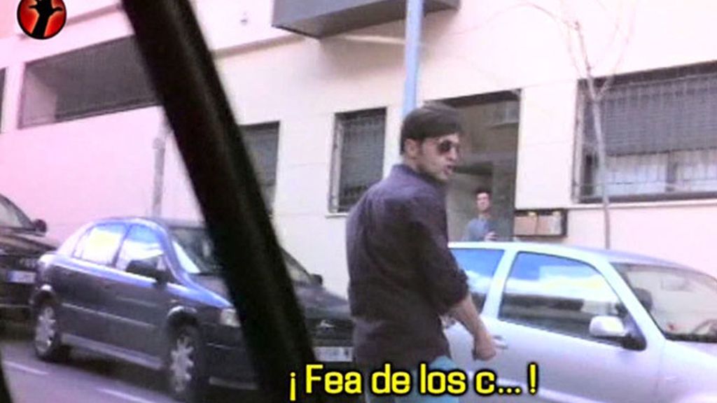 El cantante, enfadado por la presencia de la prensa