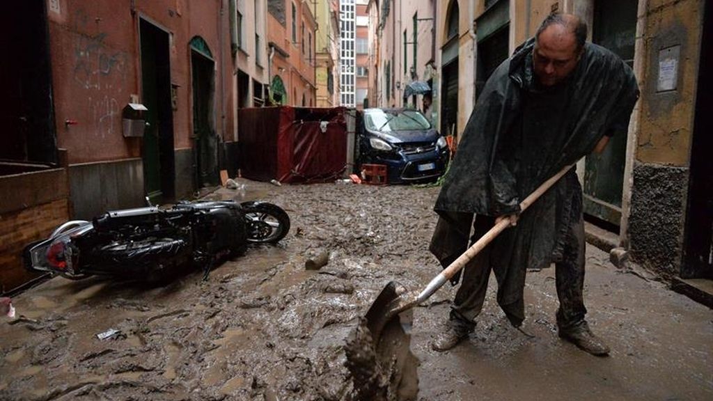 Las lluvias torrenciales sepultan la ciudad italiana de Génova