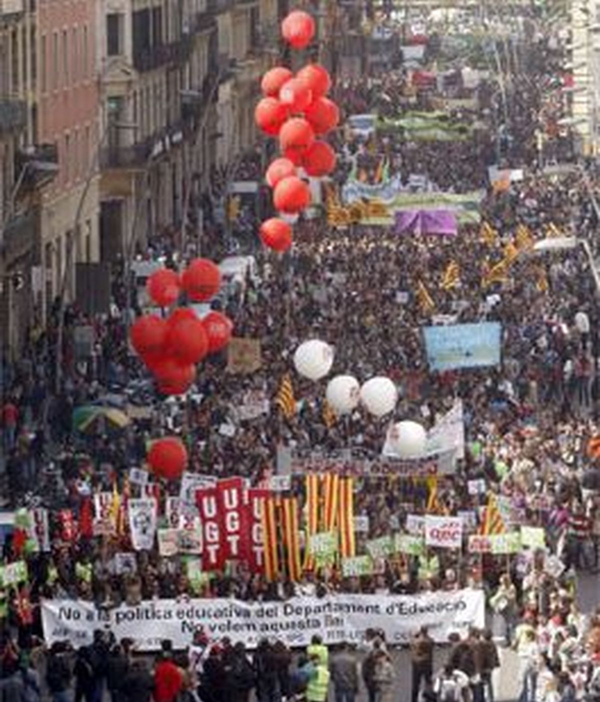 Imagen de una marcha contra la educación en Cataluña. EFE