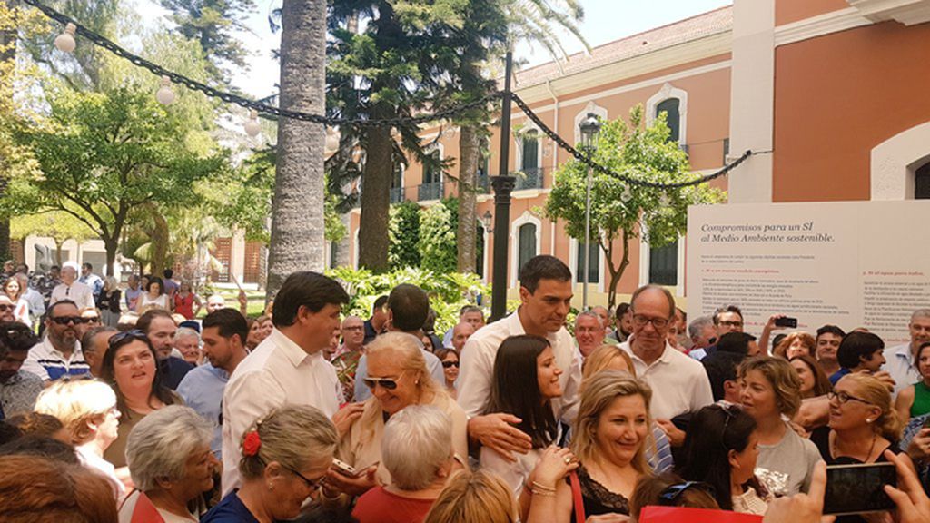 Sánchez llama a la movilización de sus votantes ante unos sondeos desalentadores