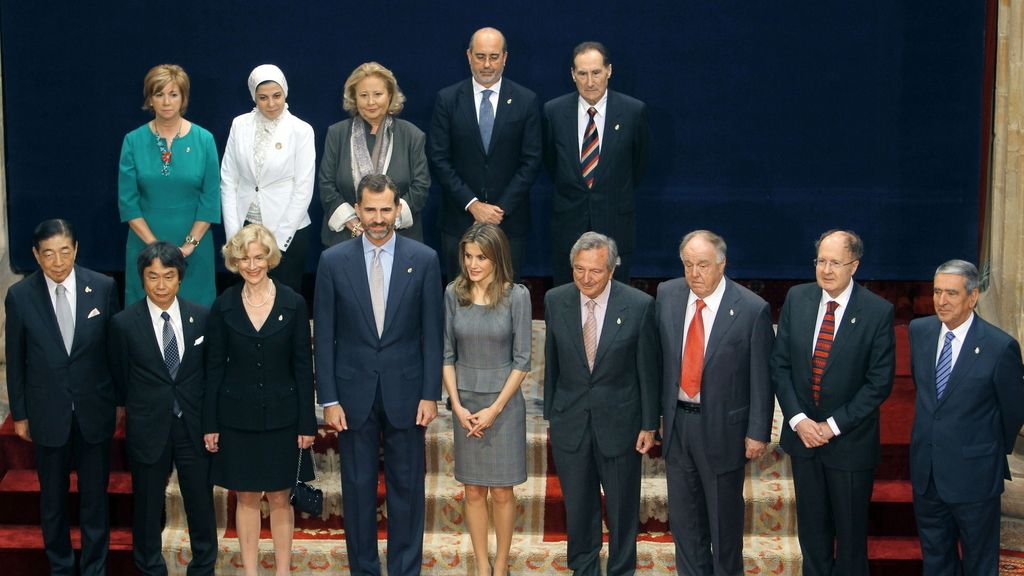 Los Príncipes junto a los galardonados